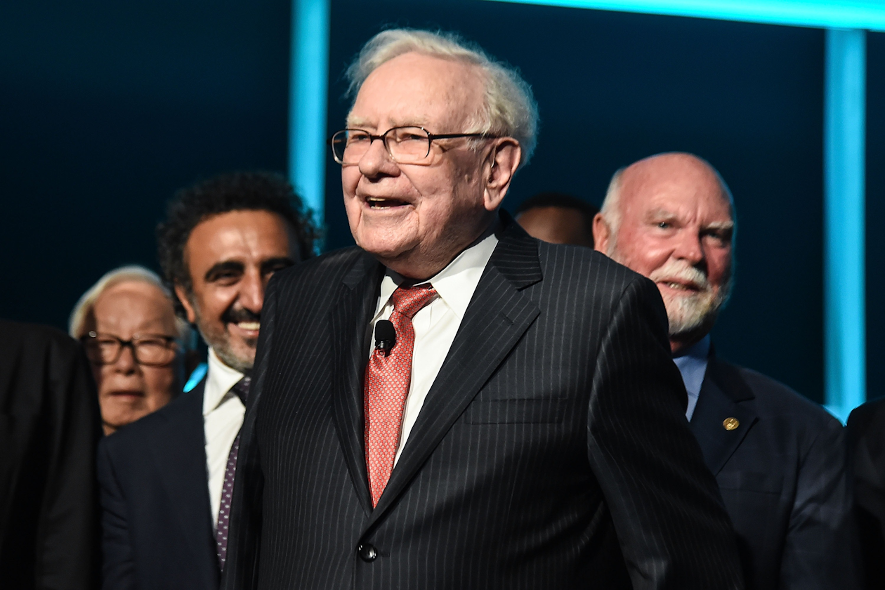 Warren buffet making a speech.png