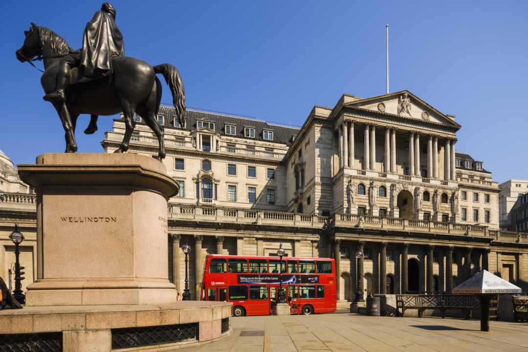 Bank of england with a red london bus.png