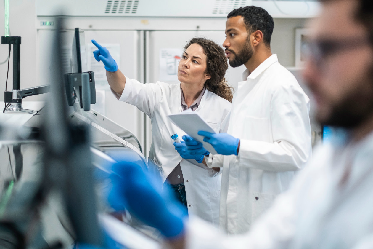 Scientists collaborating in laboratory.jpg