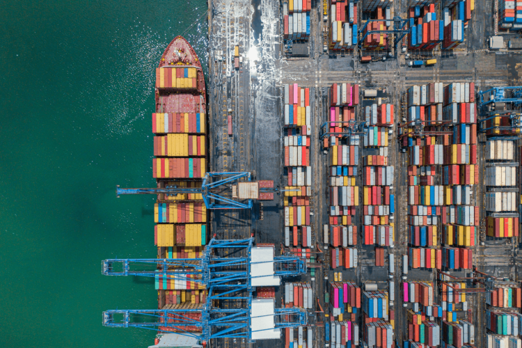 Aerial view Container cargo ship in Terminal Port.png