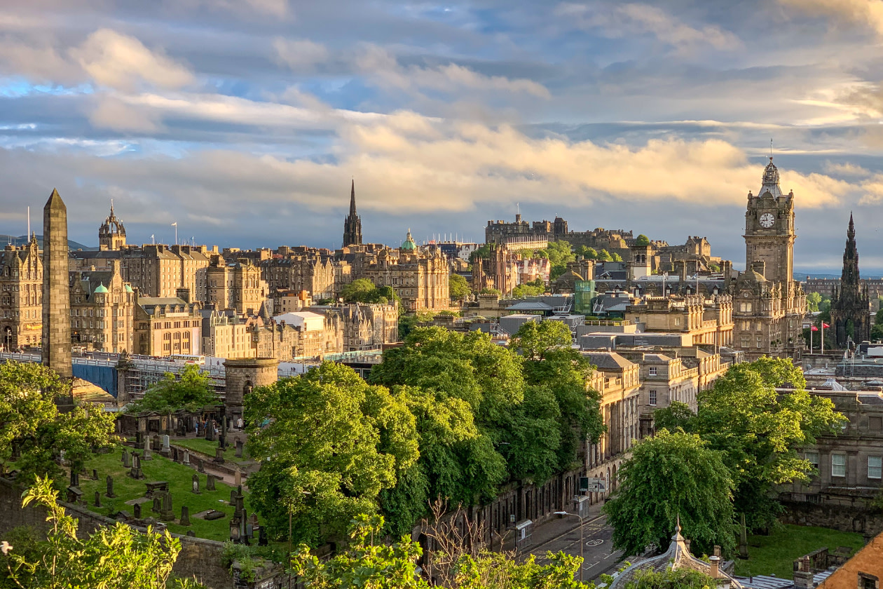 Edinburgh skyline at sunset.jpg