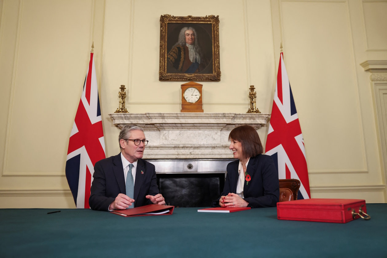 Keir Starmer talking to Rachel Reeves on budget day