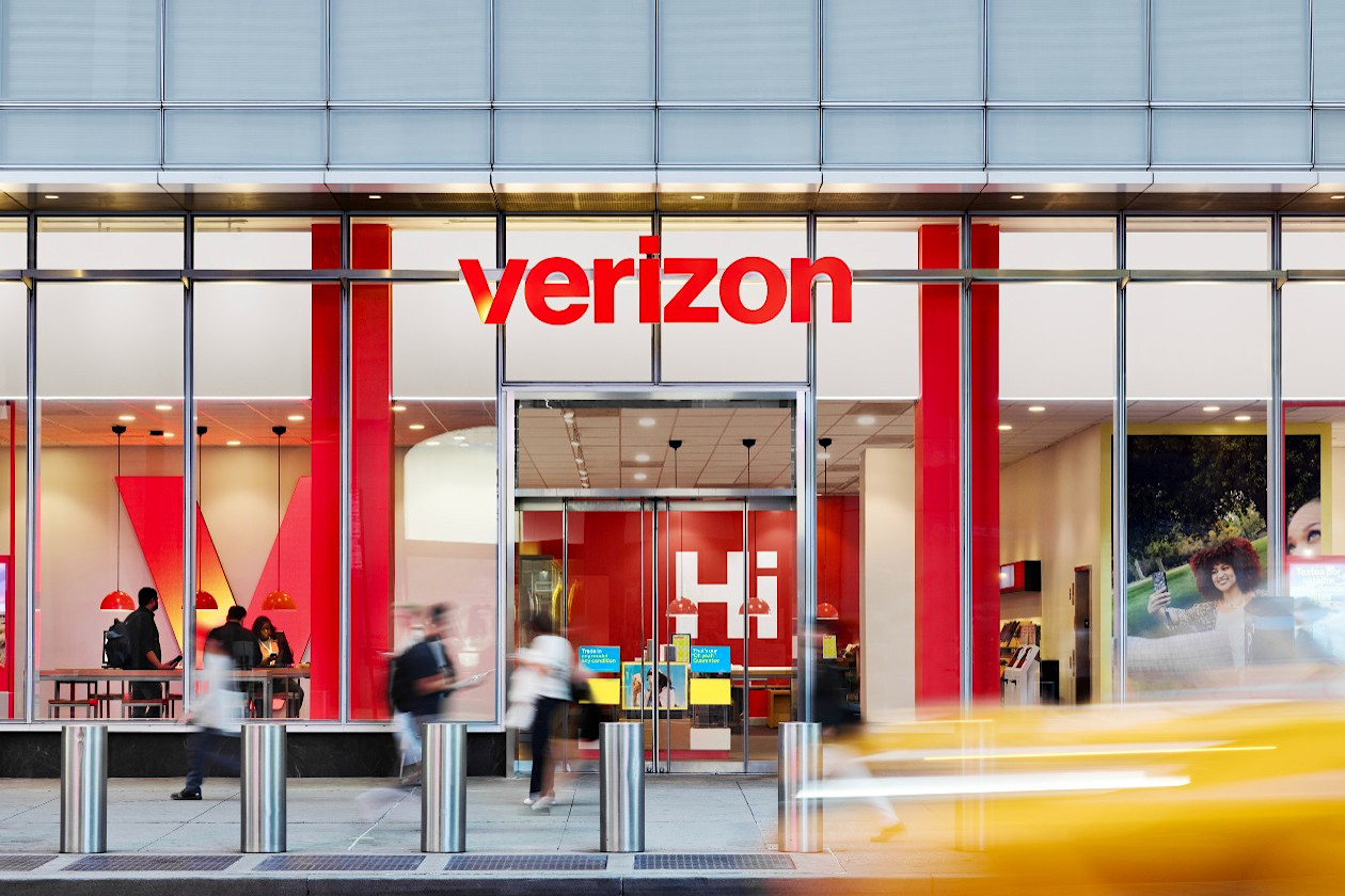 Verizon (Q1 Results): beat and raise