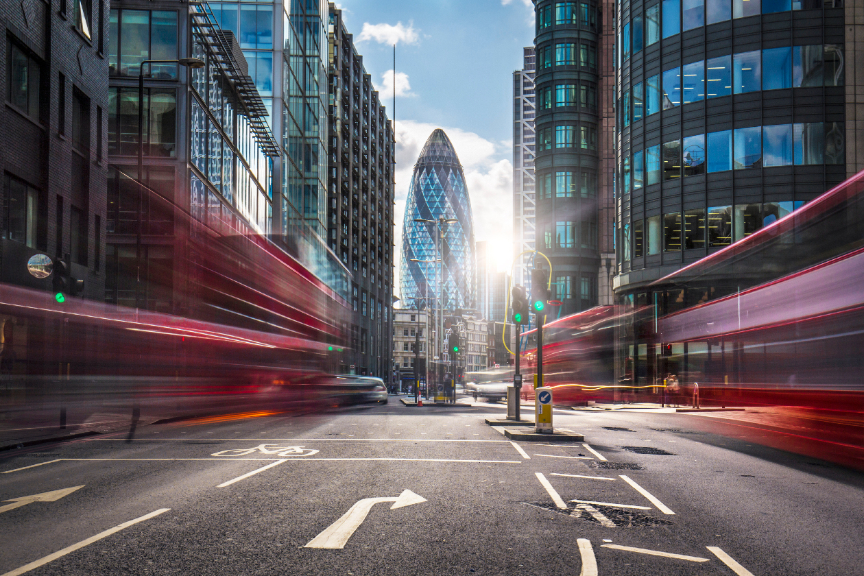 how-to-invest-in-the-uk-stock-market-for-growth-and-income-hl
